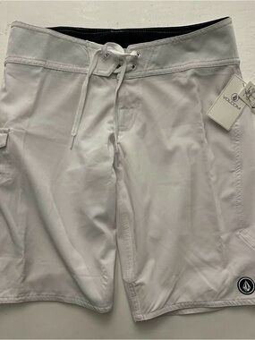 Volcom Men’s White Hybrid Boardshorts with Lace-Up Waist size 0
